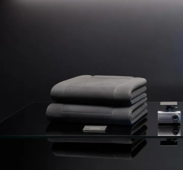 Zestaw najwyżej ocenianych akcesoriów samochodowych Drive Aura na ciemnym tle